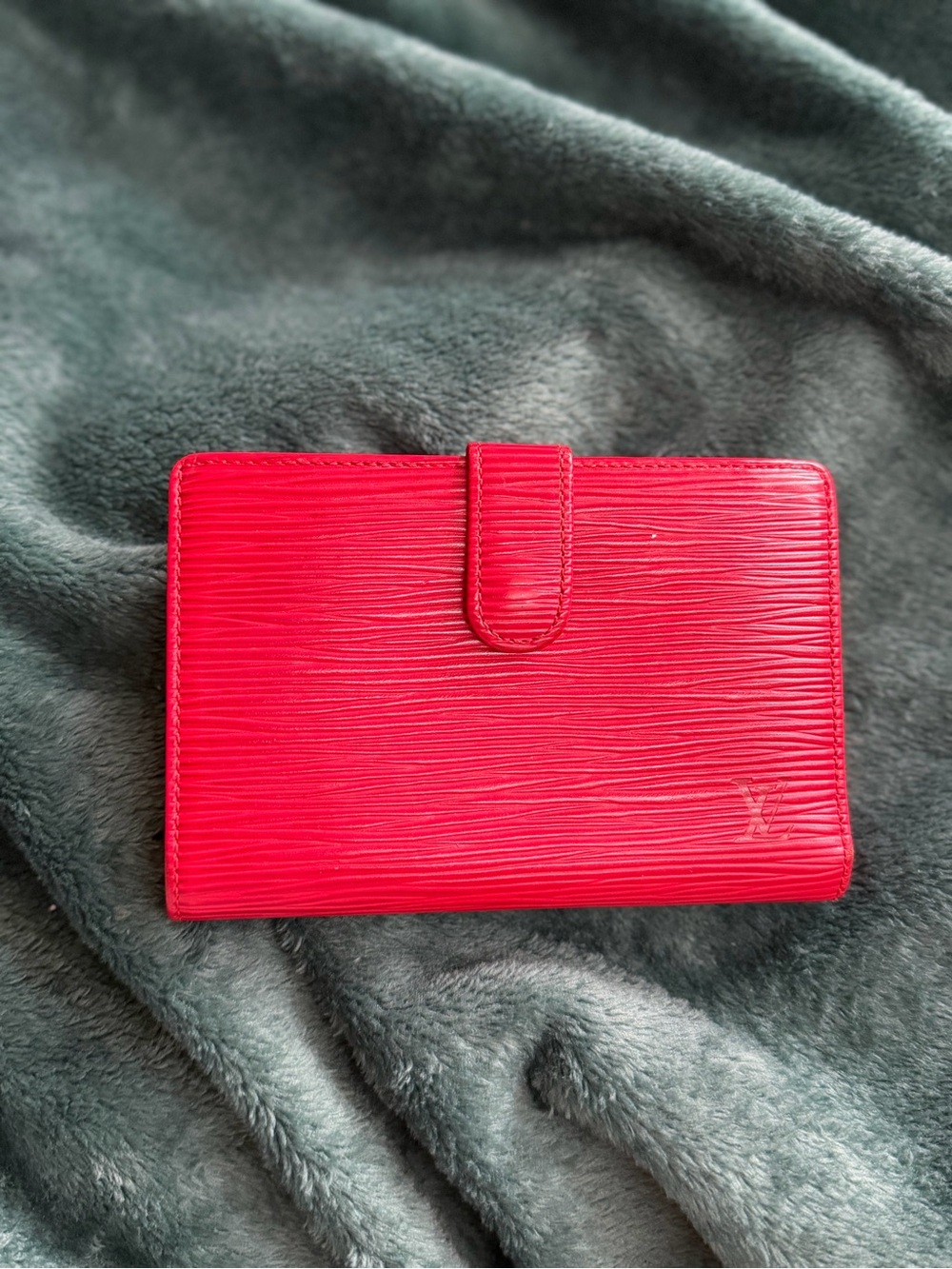 Louis Vuitton Red Epi Kisslock Leather Wallet with Snap Closure